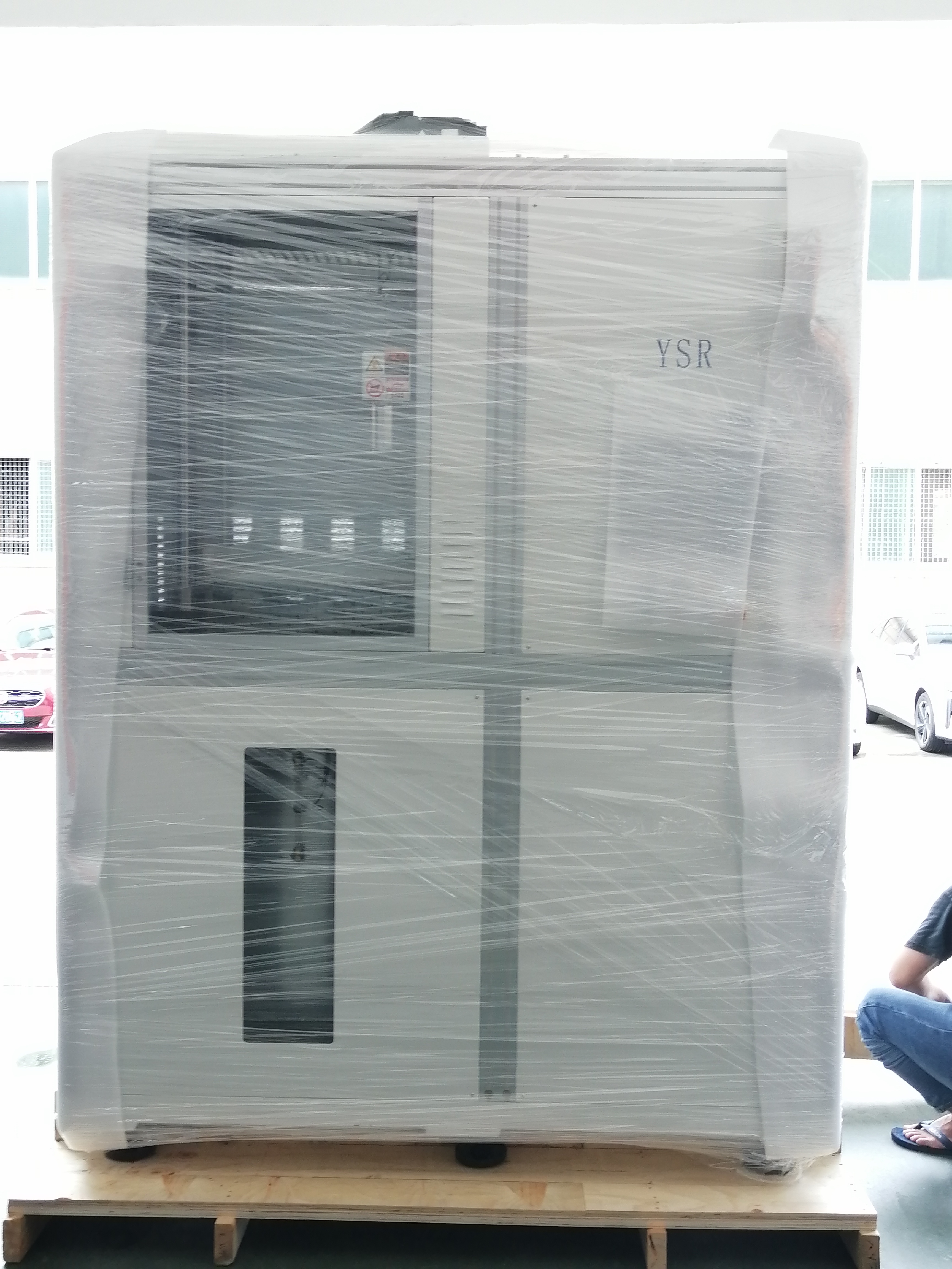 Penghantaran mesin akhbar isostatik hangat automatik telah selesai.